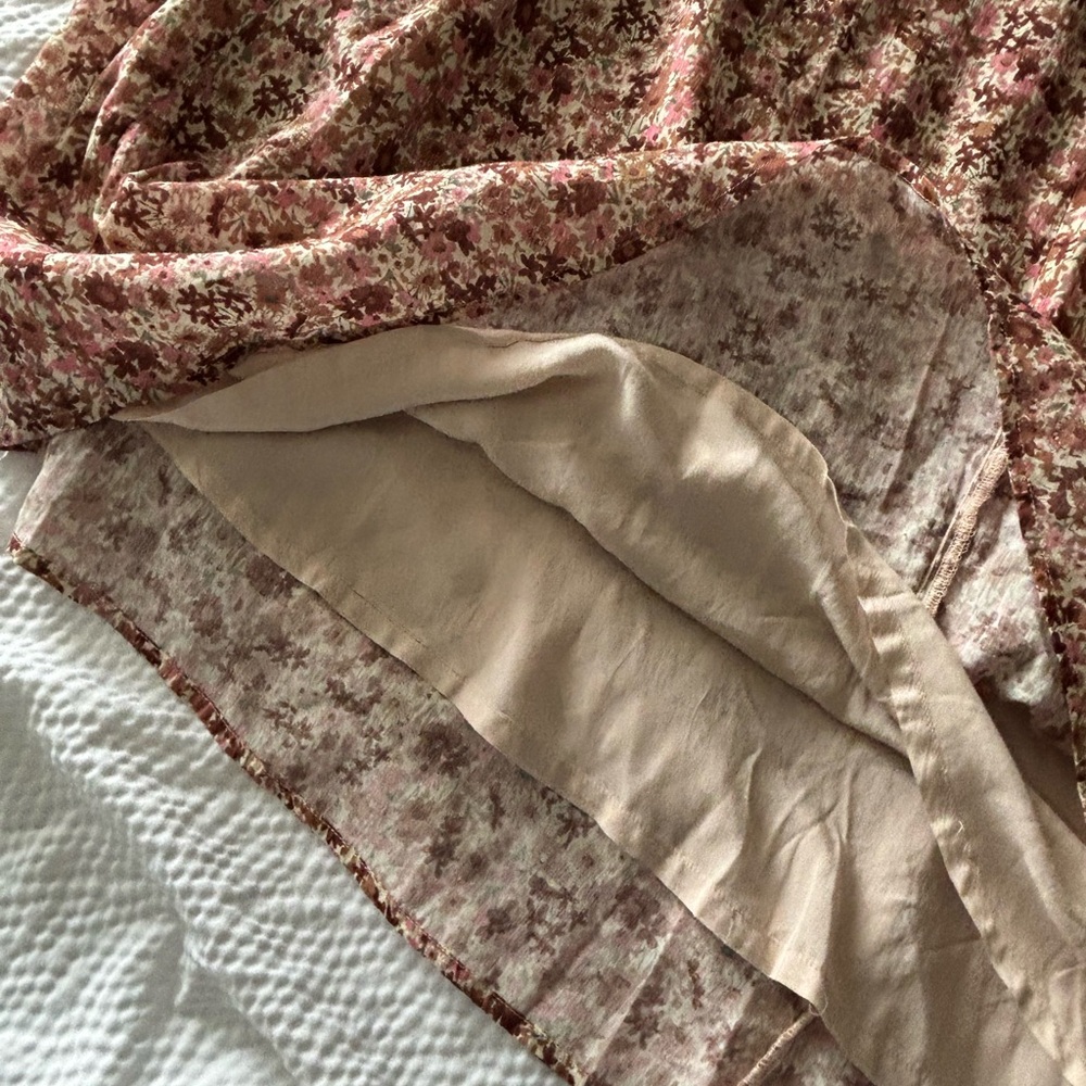 Trovata Floral Flutter Sleeve Midi Dress - Picture 11 of 14